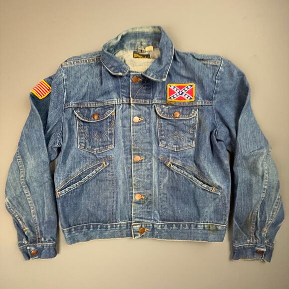 1970s Wrangler USA Denim Jacket 42 | Trucker Fit | Embroidered Butterfly - Picture 2 of 15